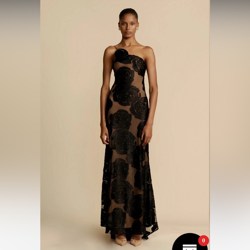 LuxeGlamour Valeria Maxi One-Shotulder dress. Size Medium. Never worn.